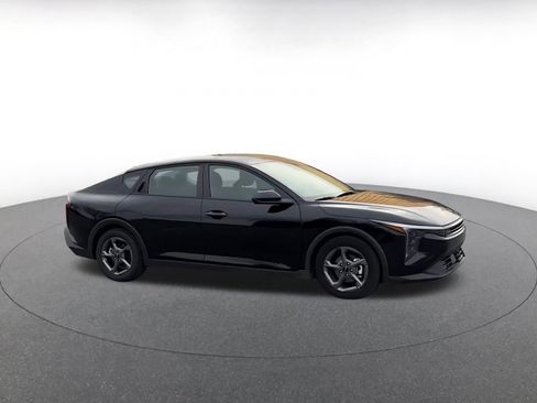 Used 2025 Kia K4 LXS image 2