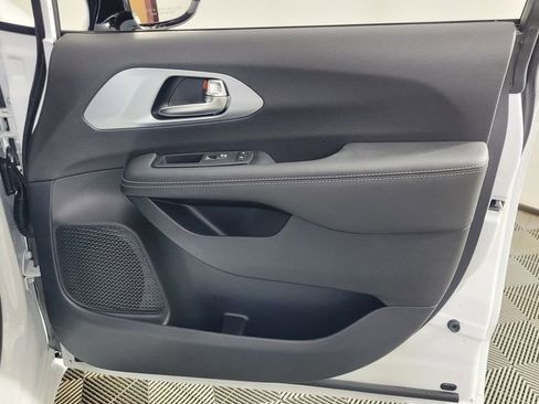 New 2026 Chrysler Pacifica Limited w/ S Appearance Package image 39