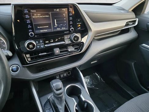 Used 2021 Toyota Highlander L image 22