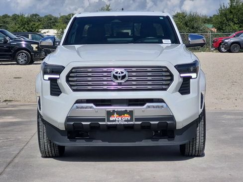 Used 2025 Toyota Tacoma Limited AWD/4WD image 9