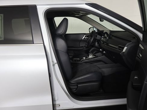 Used 2024 Mitsubishi Outlander SE image 30