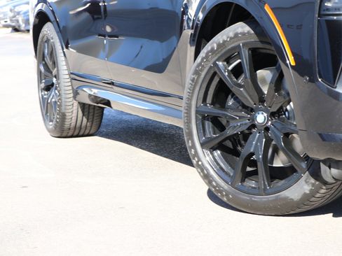 Certified 2025 BMW X7 M60i image 3