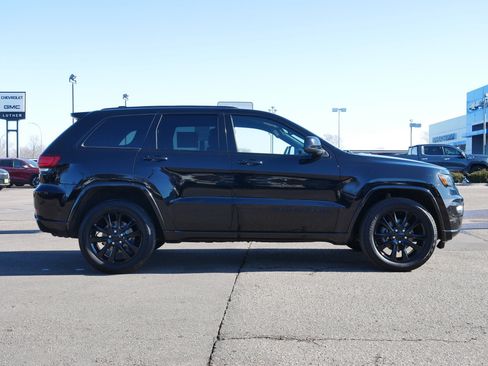 Used 2019 Jeep Grand Cherokee Altitude image 8