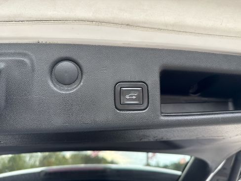 Used 2019 Chevrolet Equinox Premier image 15