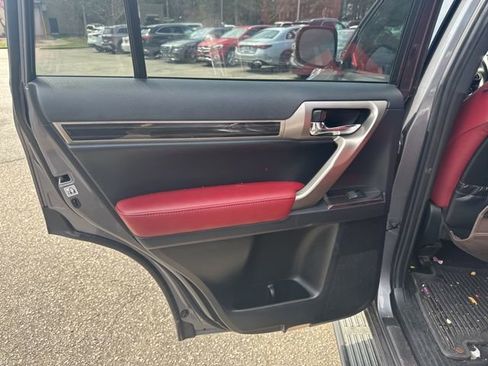 Used 2021 Lexus GX 460 Premium w/ Premium Package image 10