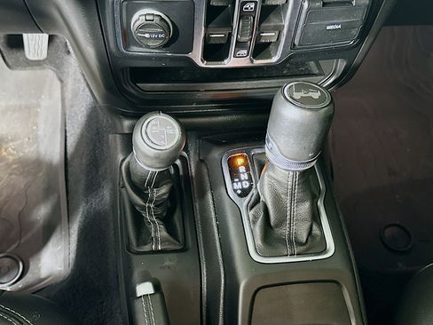 Used 2021 Jeep Wrangler Sahara image 25