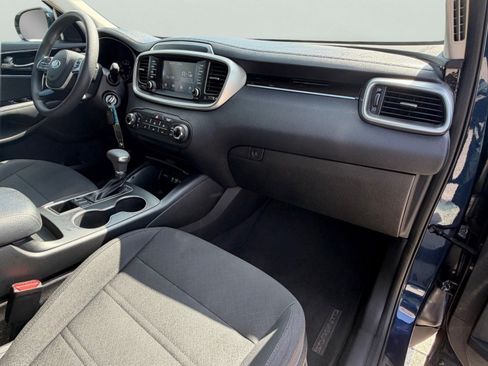 Used 2019 Kia Sorento FWD image 16