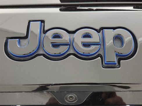 Used 2019 Jeep Grand Cherokee Laredo image 15