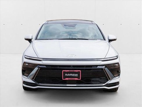 New 2025 Hyundai Sonata Limited image 2