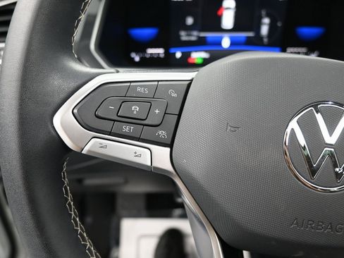 Used 2023 Volkswagen Tiguan SE w/ Panoramic Sunroof Package image 22