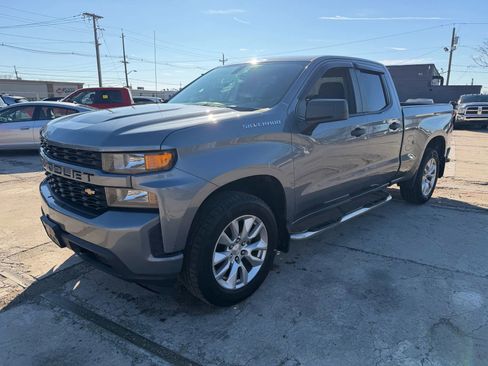 Used 2019 Chevrolet Silverado 1500 Custom w/ Custom Convenience Package image 2