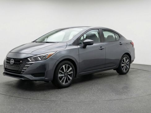 Used 2025 Nissan Versa SV image 3