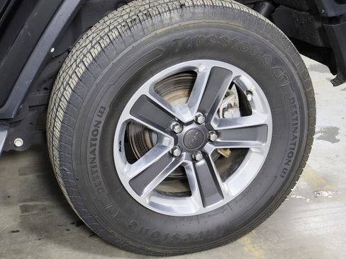 Used 2021 Jeep Wrangler Unlimited Sahara image 37