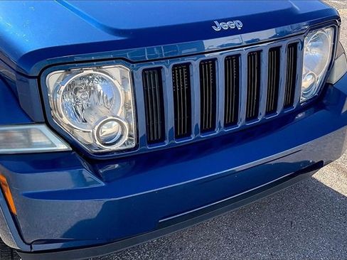 Used 2010 Jeep Liberty Sport image 23