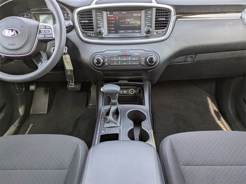 Used 2020 Kia Sorento LX image 18