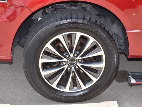Used 2017 Lincoln Navigator L Select AWD/4WD image 40