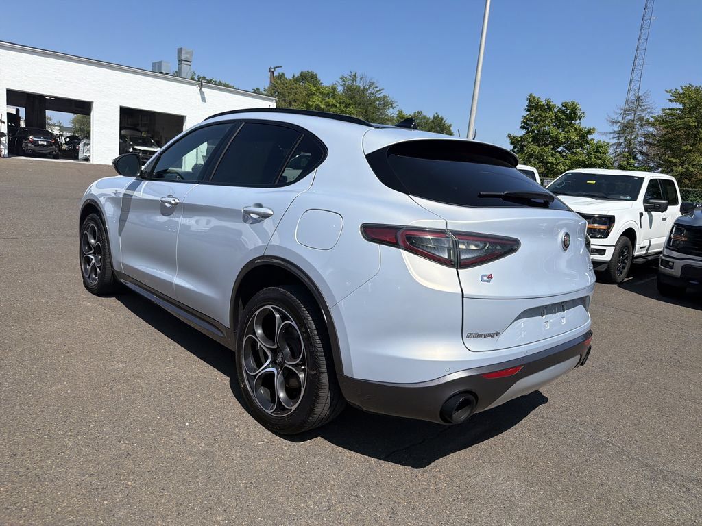 Used 2024 Alfa Romeo Stelvio Ti AWD/4WD image 3