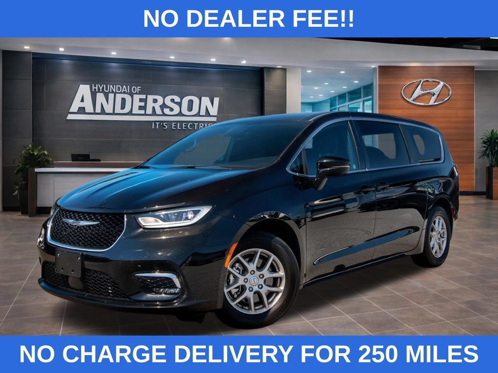 Used 2025 Chrysler Pacifica Select FWD 360° Tour