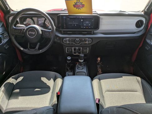 Used 2025 Jeep Gladiator Sport image 16