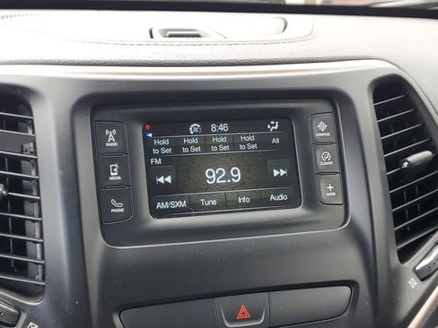 Used 2017 Jeep Cherokee Sport w/ Cold Weather Group AWD/4WD image 13