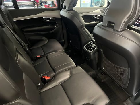 Used 2022 Volvo XC90 T5 Momentum w/ Climate Package AWD/4WD image 41