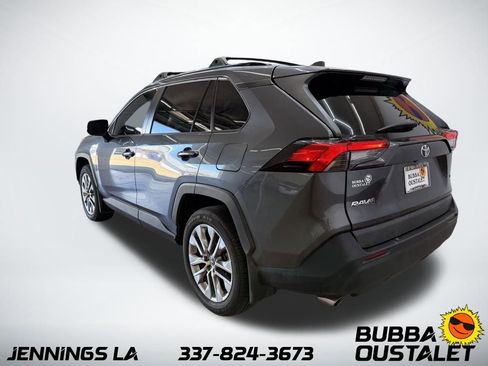 Used 2022 Toyota RAV4 XLE Premium image 3