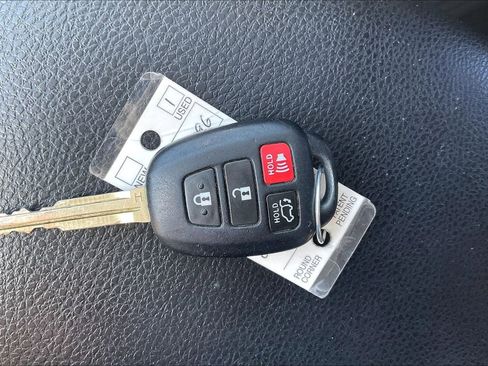 Used 2015 Toyota RAV4 XLE AWD/4WD image 24