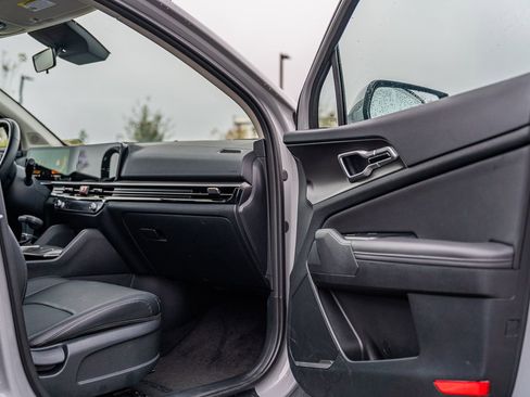 Used 2026 Kia Sportage EX w/ EX Panorama Roof Package image 12