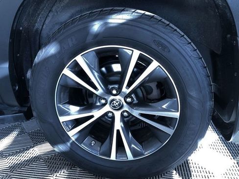 Certified 2019 Toyota Highlander Plus image 18