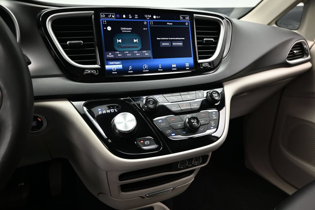 Used 2024 Chrysler Pacifica Touring-L FWD image 40