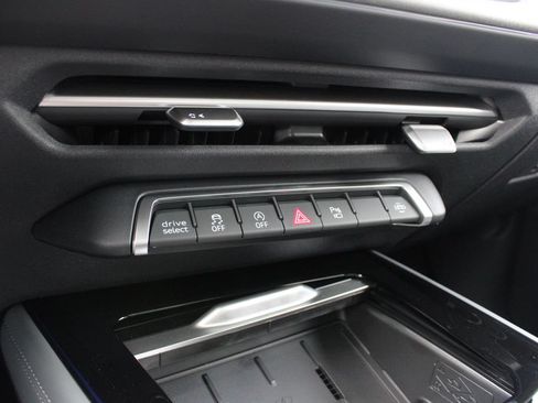 New 2026 Audi Q3 quattro 2.0T AWD/4WD image 17