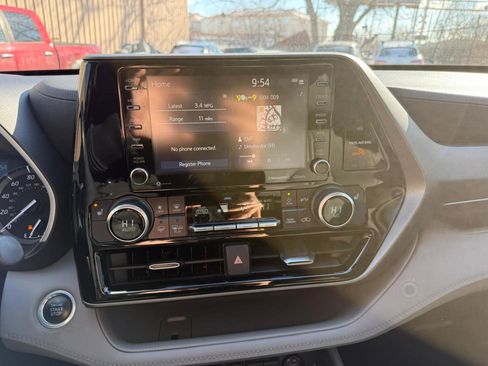 Used 2020 Toyota Highlander XLE image 40