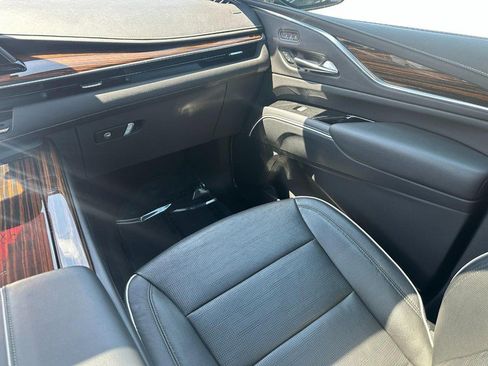 Used 2023 Cadillac Escalade Premium Luxury image 17