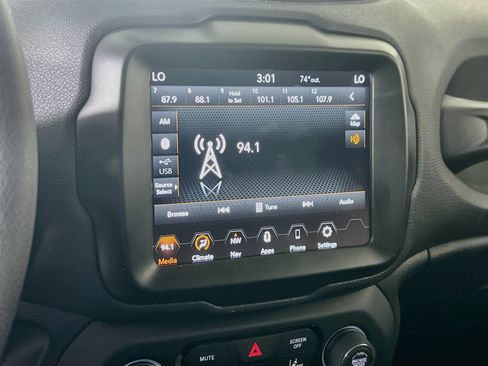 Used 2023 Jeep Renegade Latitude AWD/4WD image 15