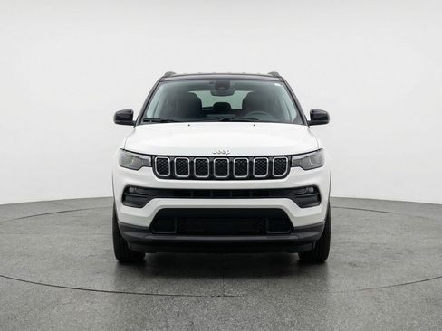 Used 2025 Jeep Compass Limited AWD/4WD image 2