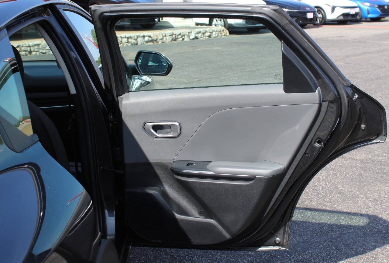 Used 2025 Kia K4 FWD image 12