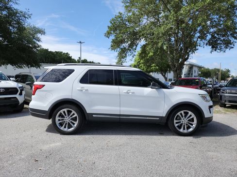 Used 2019 Ford Explorer XLT w/ Equipment Group 202A FWD image 2