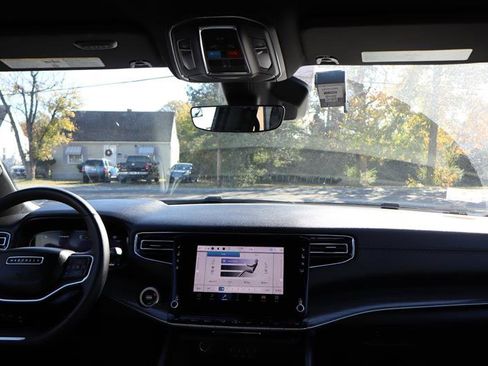 Used 2024 Jeep Wagoneer Series III image 16