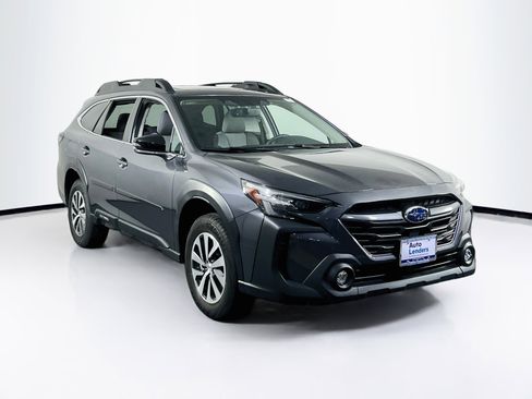 Used 2023 Subaru Outback Premium image 3
