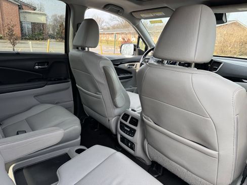 Used 2019 Honda Pilot Elite image 41