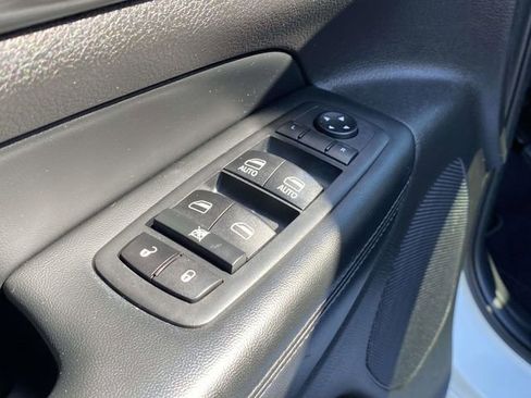 Used 2020 Jeep Grand Cherokee Altitude image 22