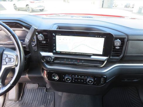 Used 2022 Chevrolet Silverado 1500 LT AWD/4WD image 23