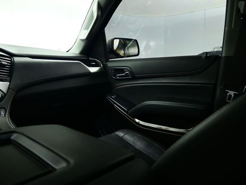 Used 2020 Chevrolet Suburban LT image 42