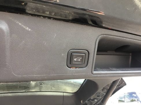 Used 2023 GMC Terrain SLT AWD/4WD image 26