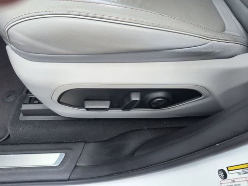 Used 2023 Jeep Grand Cherokee Overland image 12