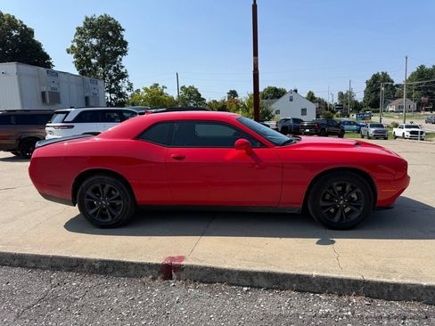 Used 2021 Dodge Challenger SXT w/ Driver Convenience Group AWD/4WD image 5