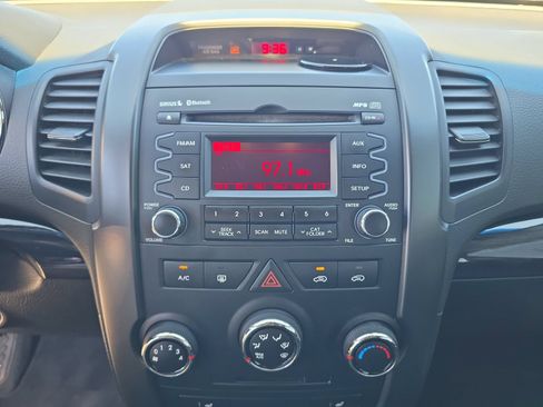 Used 2011 Kia Sorento 2WD w/ Convenience Pkg image 16
