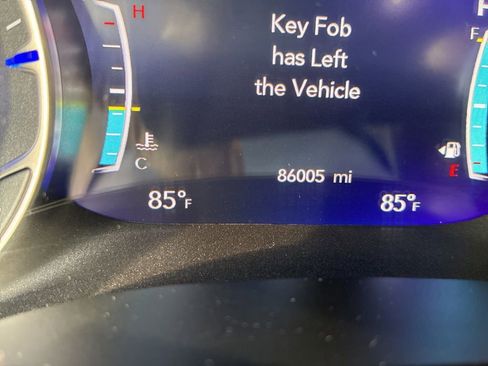 Used 2023 Chrysler Pacifica Touring-L FWD image 18