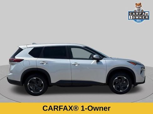 Used 2024 Nissan Rogue SV AWD/4WD image 2