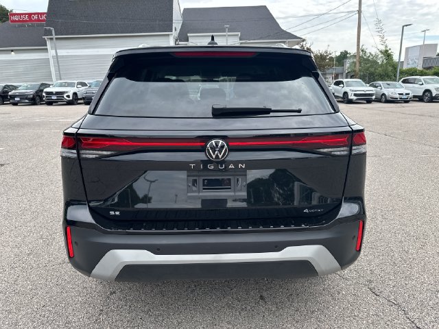 Certified 2025 Volkswagen Tiguan SE AWD/4WD image 8